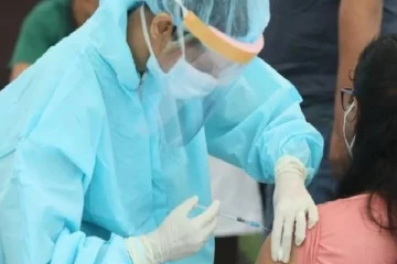 தடுப்பூசி குறித்த வதந்தியின் காரணமாக பலர் தடுப்பூசி செலுத்தாமல் உள்ளனர்