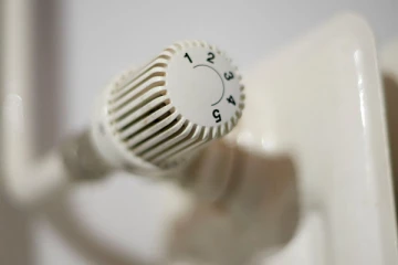 மின்கட்டணம் அதிகமாகிவிடும் என பயந்து பிரித்தானிய பெண்மணி செய்த செயல்: நிகழ்ந்த துயரம்