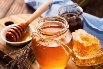 தினமும் தேன் சாப்பிடுவது நல்லதா? வியக்கவைக்கும் 5 மருத்துவ பலன்கள் இதோ!