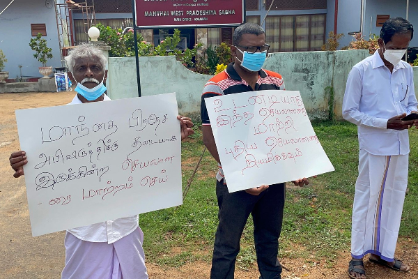 பிரதேச சபையின் செயலாளரை மாற்றுங்கள் - போர்க்கொடி தூக்கிய பிரதேச சபையின் தவிசாளர் | Change The Secretary Of The Pradeshiya Sabha