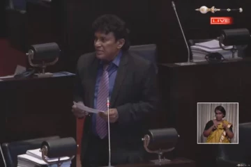 ஜனாதிபதி மாளிகைக்குள் சென்றவர்களை அழைத்து அச்சுறுத்தும் பொலிஸார்:மனோ கணேசன் தகவல்