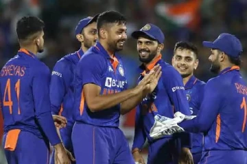 அவேஷ் கான் அசத்தல்... தென் ஆப்பிரிக்க அணியை வீழ்த்தி இந்தியா அபார வெற்றி