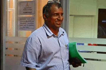 ගෙදරම මැරිලා හිටපු කපිලගේ මරණය ගැන පොලිසිය හිටපු ක්‍රිකට් ක්‍රීඩක අරවින්දගෙන් ප්‍රකාශ ගයි