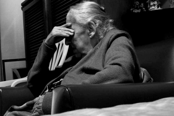 நடைபயிற்சியின் போது காணாமல் போன முதியவர்... பாட்டியின் நெக்லேஸ் மூலம் கண்டுபிடித்த பேரன் | Missing Grandmother Gps Tracker In Necklace Help நடைபயிற்சியின் போது காணாமல் போன முதியவர்... பாட்டியின் நெக்லேஸ் மூலம் கண்டுபிடித்த பேரன் | Missing Grandmother Gps Tracker In Necklace Help