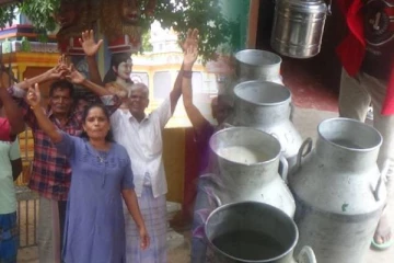 மில்கோ பால் சேகரிப்பு நிறுவனத்தை தனியாருக்கு வழங்க வேண்டாம்: ஆர்ப்பாட்டத்தில் பண்ணையாளர்கள்