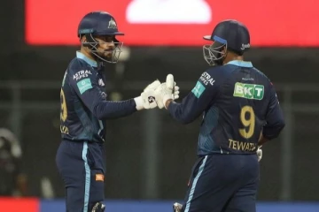 ஸ்டம்புகளை தெறிக்கவிட்ட உம்ரான் மாலிக்... கடைசி பந்தில் த்ரில் வெற்றி பெற்ற குஜராத்