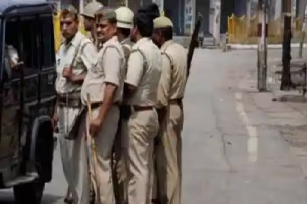 வங்கி முகாமையாளர் மீது பெட்ரோல் ஊற்றி எரித்த காவலாளி | Bank Manager Set Afire By Security Guard