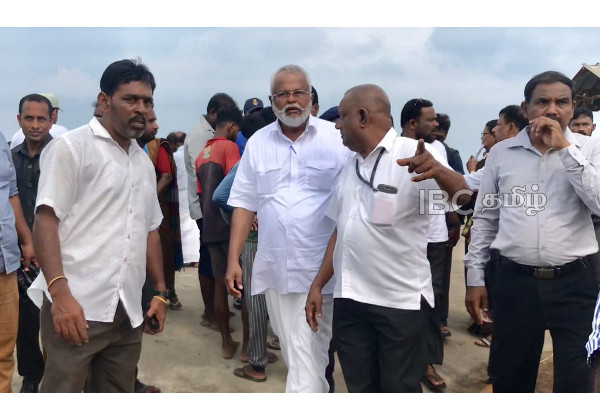 குறிகட்டுவான் விவகாரத்திற்கு தீர்வு : அமைச்சர் டக்ளஸ் நேரடி நடவடிக்கை | Kurikadduvan Boat Service