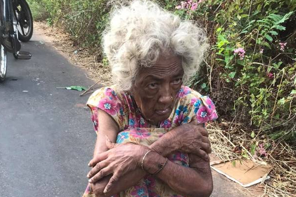 யாழில் வயோதிபத்தாய்க்கு ஏற்பட்ட பரிதாப நிலை... | The Plight Of The Elderly In Jaffna யாழில் வயோதிபத்தாய்க்கு ஏற்பட்ட பரிதாப நிலை... | The Plight Of The Elderly In Jaffna
