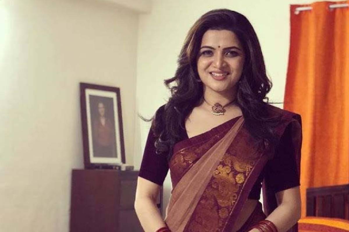 பச்சை நிற புடவையில் ரசிகர்களை ஈர்க்கும் தொகுப்பாளினி டிடி! குவியும் லைக்குகள் | Ddneelakandan Cute Photos In Green Saree பச்சை நிற புடவையில் ரசிகர்களை ஈர்க்கும் தொகுப்பாளினி டிடி! குவியும் லைக்குகள் | Ddneelakandan Cute Photos In Green Saree