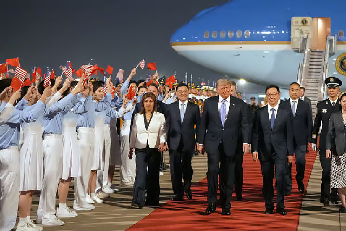 சீன மண்ணில் காலடி வைத்தார் ட்ரம்ப் | Trump Arrives In Beijing For Talks With China