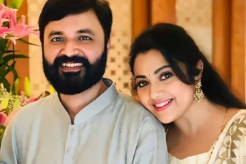 ஹாலிவுட் ஹீரோ போல இருக்கும் கணவர் - வித்யாசாகர் பிரிவால் கலங்கி நிற்கும் நடிகை மீனா!