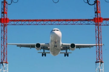 ரொறன்ரோவில் தரையிறக்கப்பட்ட விமானத்தில் எற்பட்ட அசம்பாவிதம்!