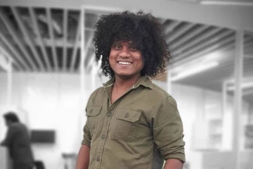 முதன்முதலாக சந்தோஷமாக தனது அம்மாவின் புகைப்படத்தை வெளியிட்ட குக் வித் கோமாளி பிரபலம் புகழ்- அழகான புகைப்படம் இதோ