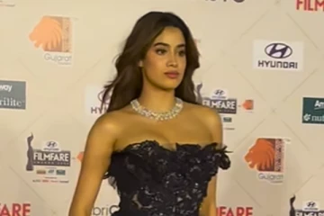 விருது விழாவுக்கு உச்சகட்ட கிளாமராக வந்த ஜான்வி கபூர்! வைரல் வீடியோ