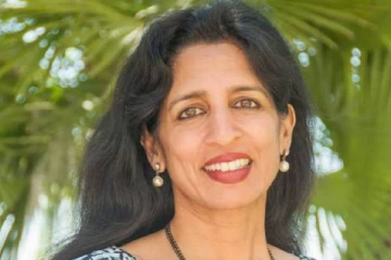 சுந்தர் பிச்சை, சத்யா நாதெல்லாவை விடவும் பெரும் கோடீஸ்வரியாக அறியப்படும் இந்தியப் பெண்மணி