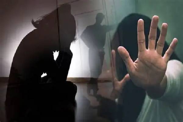 தனிமையிலிருந்த தாய் மற்றும் குழந்தைகளுக்கு நேர்ந்த கொடுமை: நீதிமன்றம் பிறப்பித்த உத்தரவு | Man Who Sexually Assaulted Mother N Two Daughters தனிமையிலிருந்த தாய் மற்றும் குழந்தைகளுக்கு நேர்ந்த கொடுமை: நீதிமன்றம் பிறப்பித்த உத்தரவு | Man Who Sexually Assaulted Mother N Two Daughters