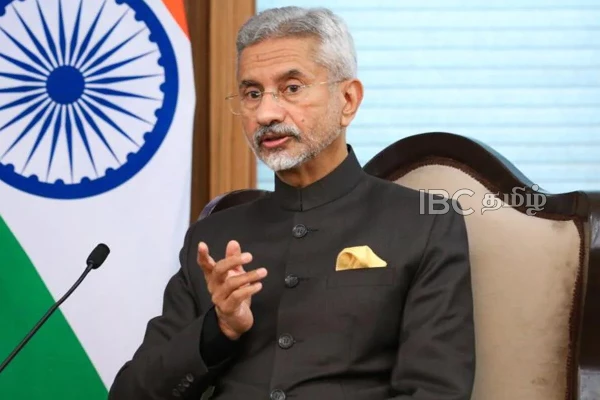 காணி, காவல்துறை அதிகாரங்களை மாகாணங்களுக்கு வழங்க நடவடிக்கை - ரணிலிடம் உரத்த குரலில் பேசிய சம்பந்தன் | Sri Lankan Political Crisis Sampanthan Jaishankar