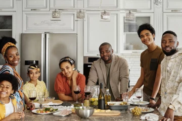 கனடாவுக்கு புலம்பெயர கணவன், மனைவி, குழந்தைகள் தவிர யாரையெல்லாம் ஸ்பான்சர் செய்யலாம்?: விவரம் செய்திக்குள்