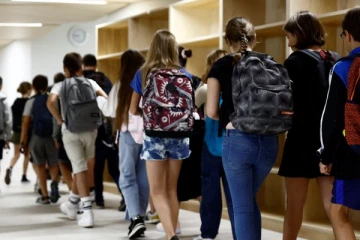 உடை விடயத்தில் குழப்பம்... பிரான்சில் மாணவி தவறாக வீட்டுக்கு அனுப்பப்பட்டதால் வழக்கு தொடர முடிவு