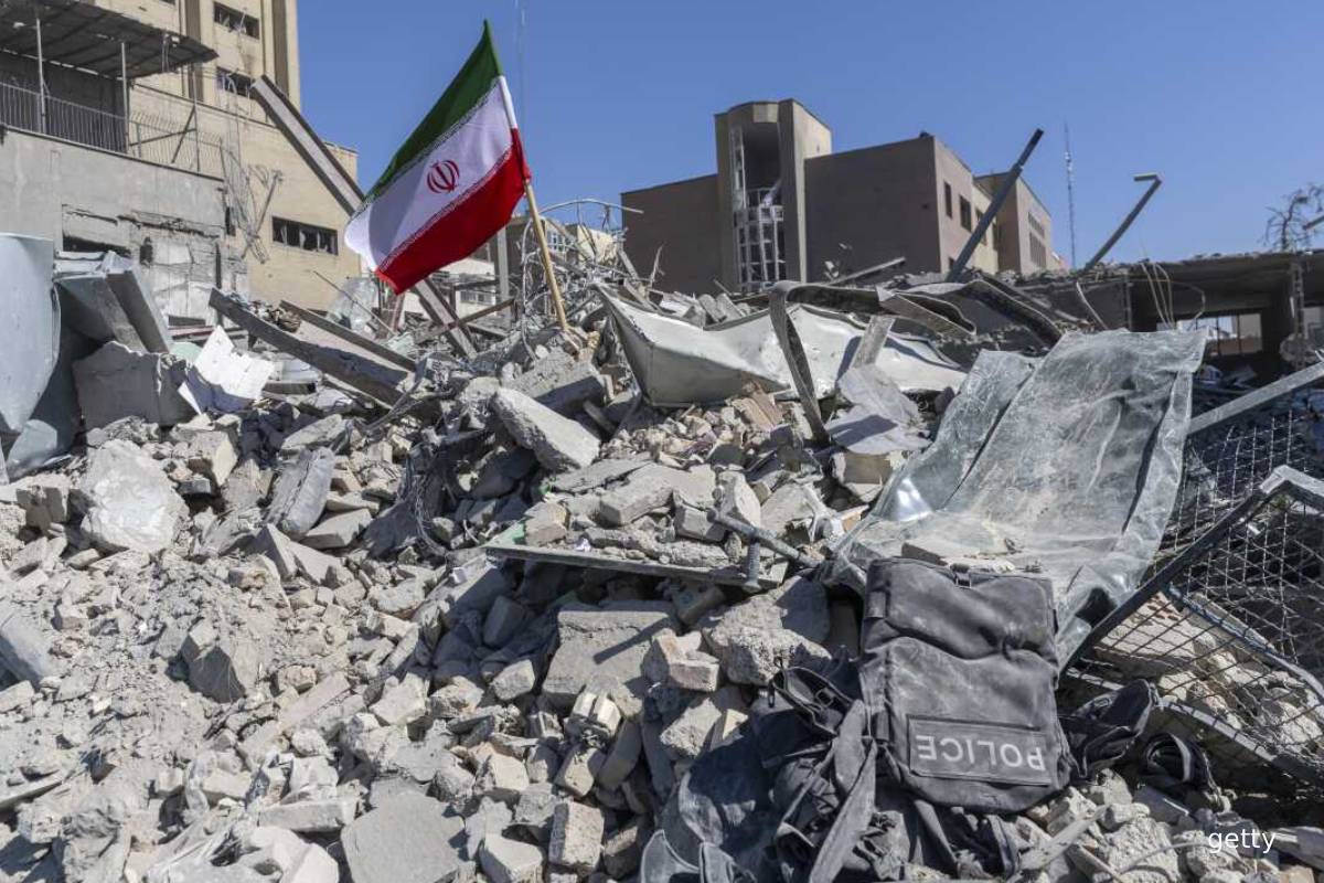 பிரித்தானியப் படைகள் ஈரானுக்கு அனுப்புவது தொடர்பில் ட்ரம்பிற்கு அதிரடி நிபந்தனை வைத்த ஸ்டார்மர் | Trump Must Stop Starmer Calls