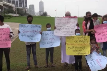 ''ஜனாதிபதி மற்றும் பிரதமரின் பெயரை விற்று'' காணி அபகரிப்பு குற்றச்சாட்டு (Photo)