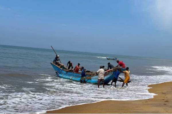 திருகோணமலை-நிலாவெளி சிறு மீன் பிடியாளர்களின் கோரிக்கை | Demand Of Small Scale Fishermen In Nilaveli