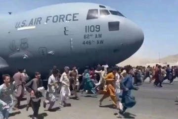 மனித உடல் பாகங்களுடன் வந்தடைந்த விமானம்... வெளியான வீடியோ! அதிர்ச்சியில் உலக மக்கள்