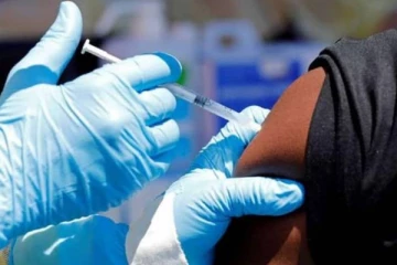 உடல் நிலையில் பாதக மாற்றங்கள்! தடுப்பூசியை இடைநிறுத்தியுள்ள நாடு