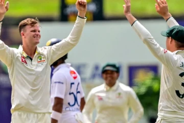 ඔස්ට්‍රේලියානු පන්දු යවන්නන් ඉදිරියේ ශ්‍රී ලංකා පළමු ඉනිම ලකුණු 165කට සීමා වෙයි..