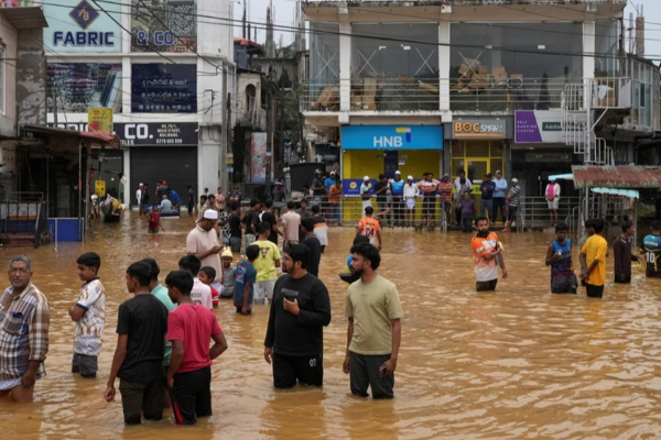 மட்டக்களப்பில் 25 ஆயிரம் ரூபா வெள்ள நிவாரணத்தில் மோசடி! | Financial Fraud Flood Relief Of Rs 25 000