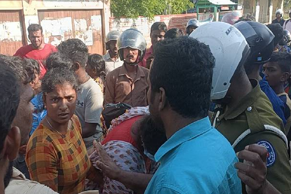 கிளிநொச்சியில் பேருந்தில் மோசமான செயலில் ஈடுபட்ட மூன்று பெண்கள்! | 3 Women Stole Money Bus Passenger In Kilinochchi