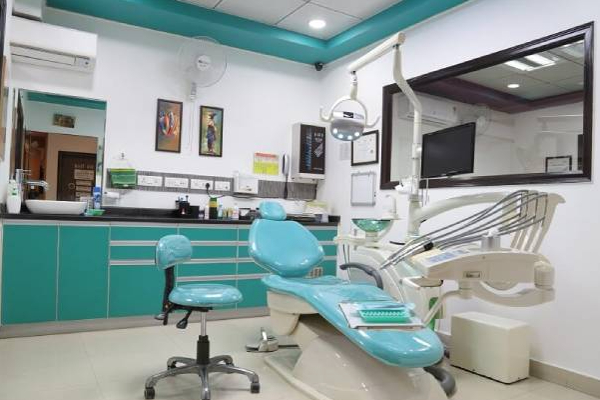 கிளிநொச்சியில் பல் வலியால் வைத்தியசாலைக்கு சென்ற யுவதிக்கு நேர்ந்த அதிர்ச்சி சம்பவம் | Girl Went To Hospital In Kilinochchi Due Toothache
