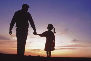 தந்தையுடன் பிஸ்கட் வாங்க சென்ற சிறுமிக்கு நேர்ந்த பரிதாபம்! தாய் வழங்கிய வாக்குமூலம்