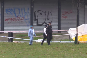 லண்டனில் பூங்கா ஒன்றில் கத்திக்குத்துக்கு இலக்காகிய இளைஞர்!