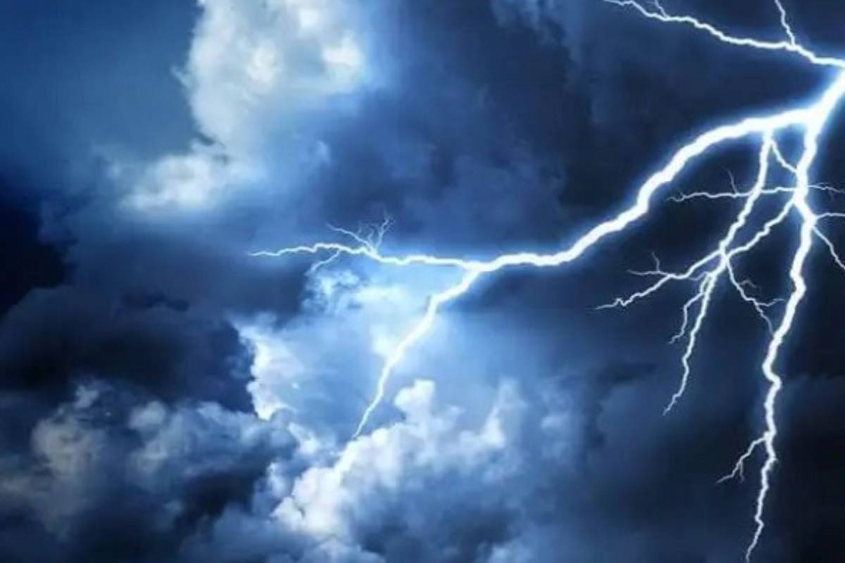 கடுமையான மின்னல் தாக்கம் குறித்து பொதுமக்களுக்கு விடுக்கப்பட்டுள்ள எச்சரிக்கை | Warning Issued Regarding Severe Lightning Strikes