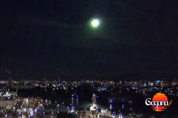 කොරේ පිටට මරේ කියලා ඒ පාර අහසෙන් ගිනිබෝලත් කඩා ගෙන වැටෙන්න පටන් අරන්