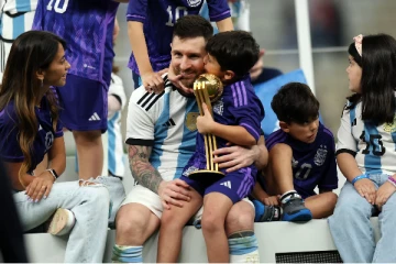 மெஸ்ஸியை கட்டியணைத்து கதறிய மனைவி, தாய்- உணர்ச்சி மிகு தருணம்! வைரலாகும் வீடியோ