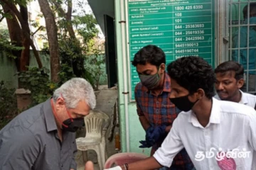 தமிழக சட்டசபை தேர்தல் - வாக்குகளை பதிவு செய்த அரசியல் முக்கியஸ்தர்கள் மற்றும் சினிமா பிரபலங்கள்