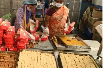 தமிழகத்தில் ஆவின் இனிப்பு பொருட்கள் விலை இன்று முதல் உயர்வு - விலைப்பட்டியல் இதோ