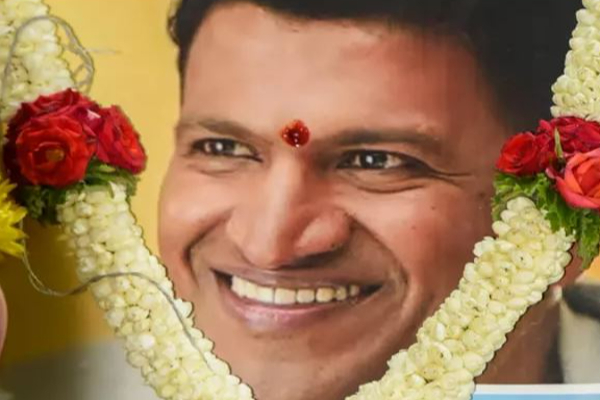 புனித் ராஜ்குமாரின் மரண செய்தியை கேட்டு ரசிகர் மாரடைப்பால் உயிரிழப்பு - பொதுமக்கள் சோகம் | Puneeth Rajkumar Death News Fan Death Heartattack