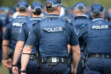 வெளிநாடொன்றில் கைதான மூன்று இலங்கையர்கள் ; காரணம் என்ன?