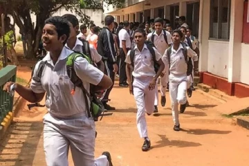 பாடசாலை நேர நீடிப்பு  தீர்மானத்தை கைவிடும் கல்வி அமைச்சு!