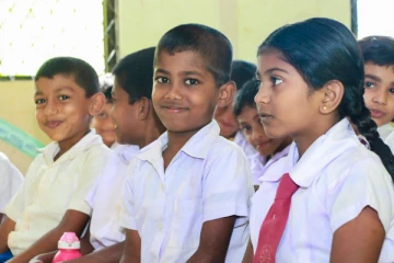பாடசாலை மாணவர்களுக்கு அடுத்த வருடம் முதல் சீருடை