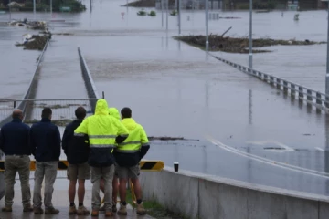 அவுஸ்திரேலியாவில் வெள்ள நீரால் மூழ்கியுள்ள சிட்னி -18000 பேர் உடனடியாக வெளியேற்றம்