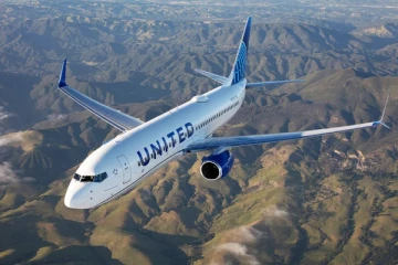 திடீரென விமான சேவையை நிறுத்திய யுனைடெட் ஏர்லைன்ஸ்; பயணிகள் தவிப்பு