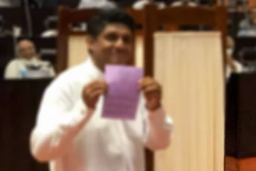 රහසේ කරන්න ඕන දෙයක් සජිත් ප්‍රසිද්ධියේ ඉස්සරහටයි පස්සටයි පෙන්නයි(PHOTOS) ..