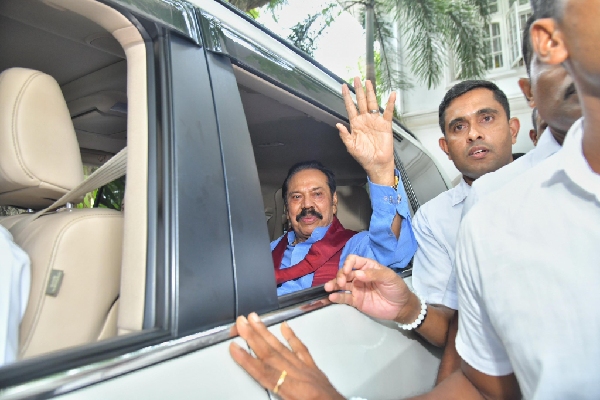தந்தையின் வெளியேற்றம் மகன் நாமல் வெளியிட்ட பதிவு | Namal S Note On Mahinda S Farewell