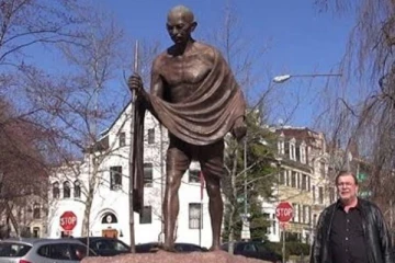 அமெரிக்காவில் மேலும் ஒரு மகாத்மா காந்தியின்  சிலை!