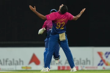 டி20யில் 100 விக்கெட்டுகளை வீழ்த்திய முதல் அமீரக வீரர்! பாகிஸ்தானுக்கு எதிரான போட்டியில் சாதனை